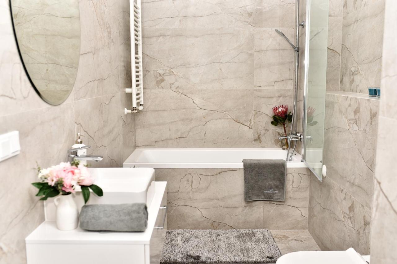 VIP Apartament number 10 Lublin Bagian luar foto